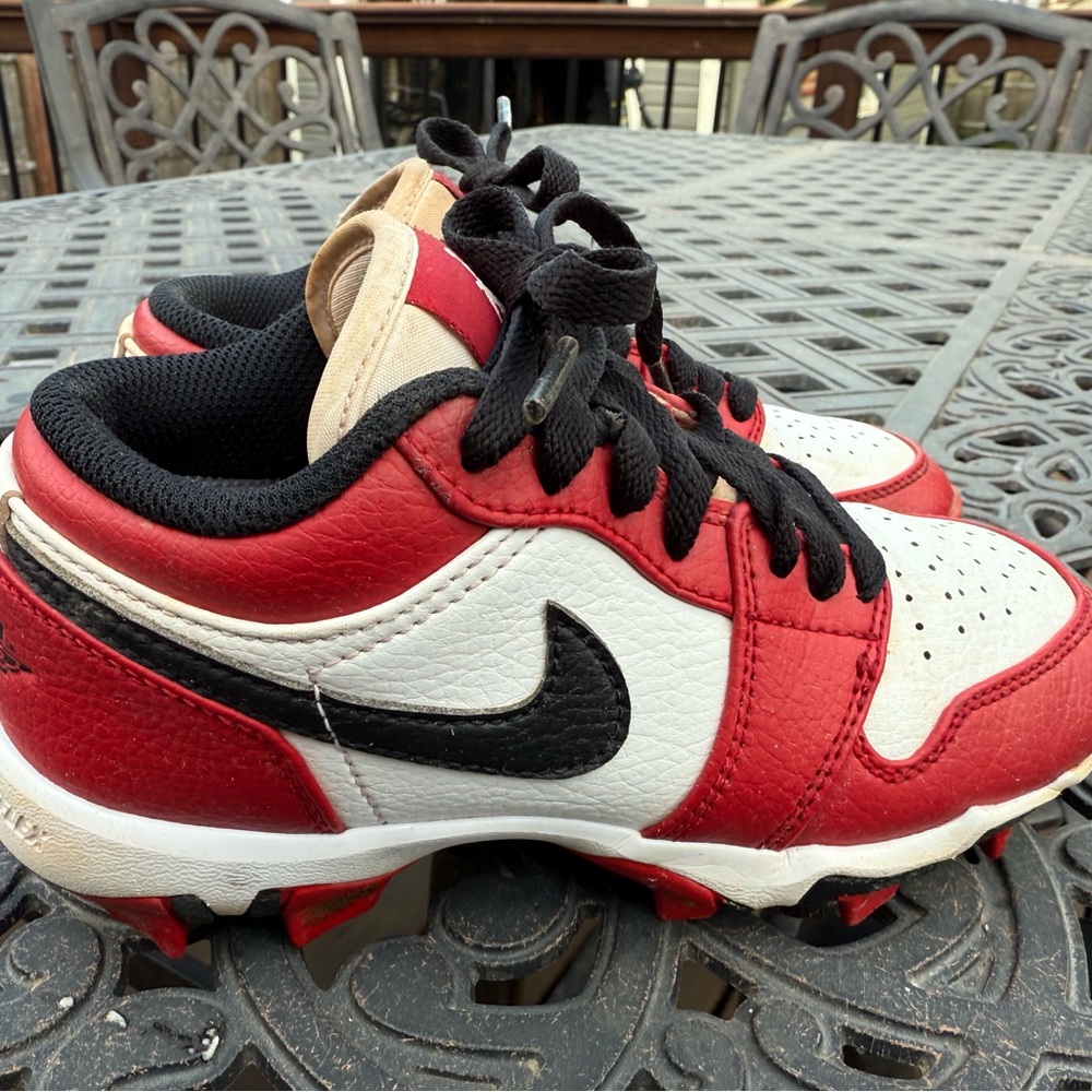 Jordan Chicago Red and Black kids cleats 1Y